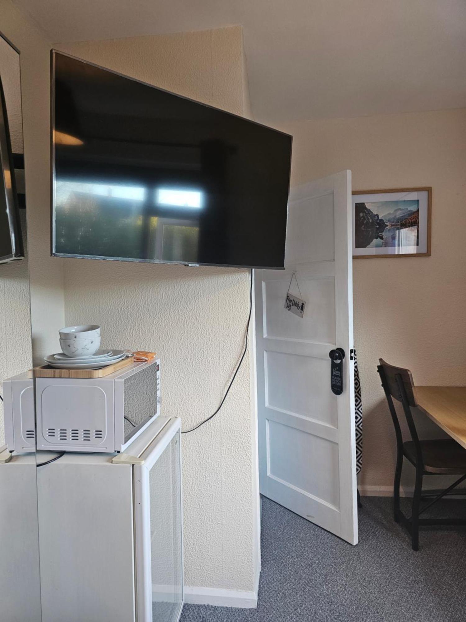 Double Bedroom Located Close To Manchester Airport Wythenshawe Exterior photo