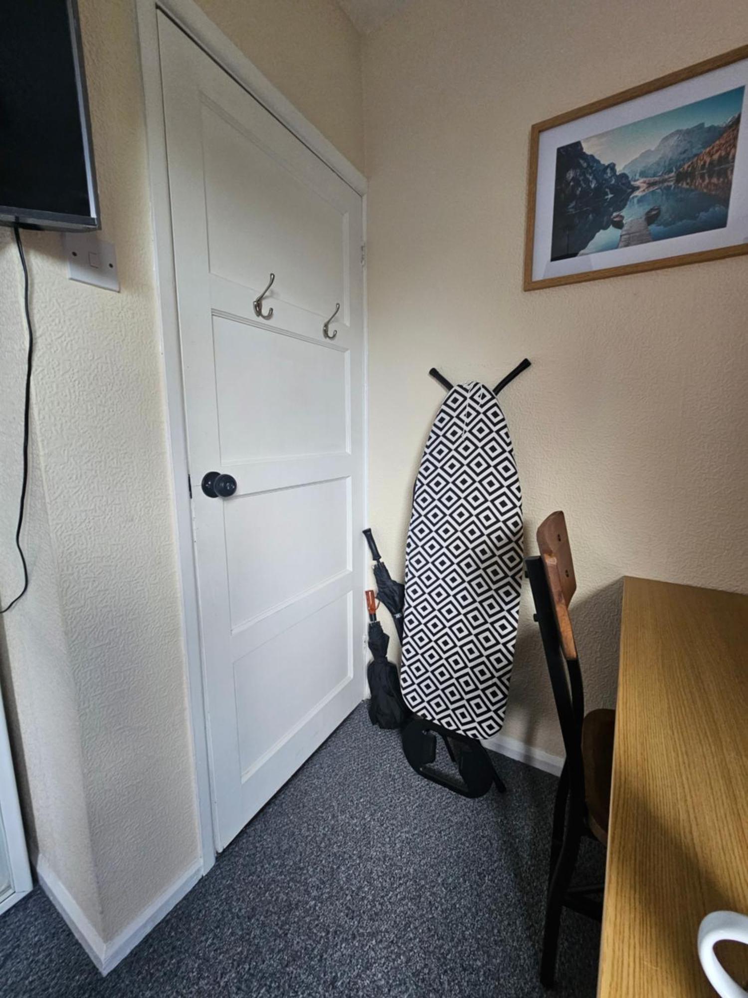Double Bedroom Located Close To Manchester Airport Wythenshawe Exterior photo
