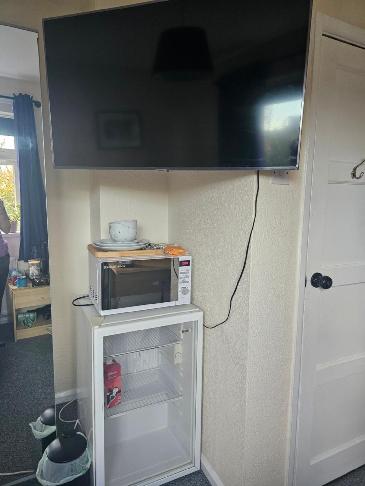 Double Bedroom Located Close To Manchester Airport Wythenshawe Exterior photo